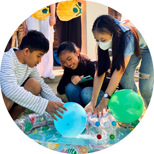 Australian university students teach STEM Education as part of a volunteer program in Northern Thailand